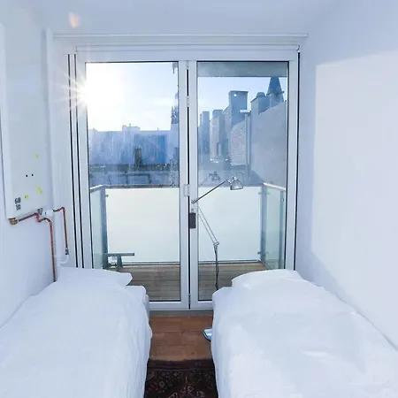 Bright, High-end 3 Bedroom Apt - Prime Location 公寓 *