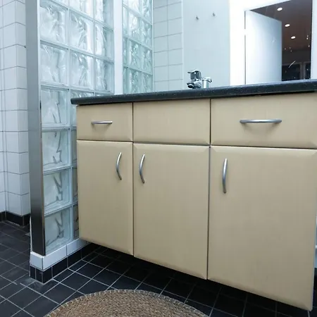 Apartment Bright, High-end 3 Bedroom Apt - Prime Location