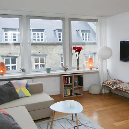 Bright, High-end 3 Bedroom Apt - Prime Location 公寓 *