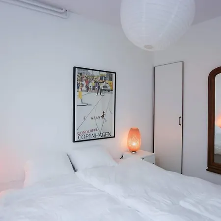 Bright, High-end 3 Bedroom Apt - Prime Location *