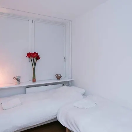 Bright, High-end 3 Bedroom Apt - Prime Location 公寓
