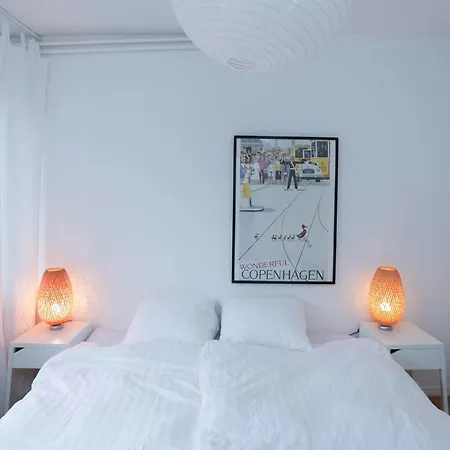 Bright, High-end 3 Bedroom Apt - Prime Location